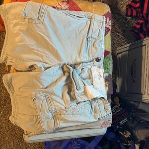 Hollister cream 2000s cargo shorts